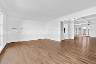 Live Elevated in the Heart of Viridian – Stunning Island Townhome!