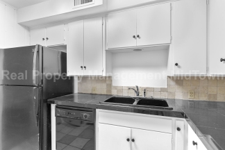 Live Elevated in the Heart of Viridian – Stunning Island Townhome!