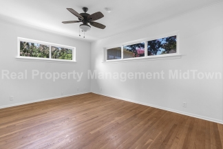Live Elevated in the Heart of Viridian – Stunning Island Townhome!