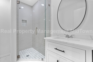 Live Elevated in the Heart of Viridian – Stunning Island Townhome!