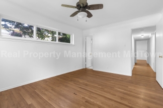 Live Elevated in the Heart of Viridian – Stunning Island Townhome!