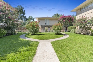 Live Elevated in the Heart of Viridian – Stunning Island Townhome!