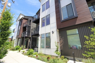 **RENT SPECIAL**Sleek, Contemporary & Modern Living in the Heart of Sellwood!