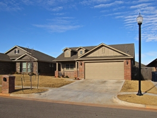 Pleasing 3 Bedroom Home in Deer Creek!  Move In Special No Pro-rate With 18 Month Lease!