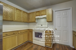 141 Old Tree Road - Available 10/10