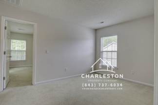 141 Old Tree Road - Available 10/10