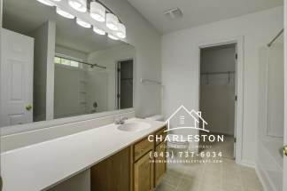 141 Old Tree Road - Available 10/10