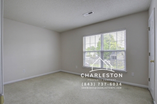 141 Old Tree Road - Available 10/10