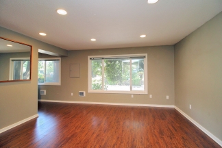 Nicely Updated 2 Bedroom at The Easton Apartments in SE PDX!