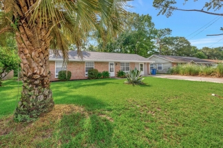 Charming 3BR/2BA Brick Ranch in Ponderosa – West Ashley | 1,333 Sq Ft