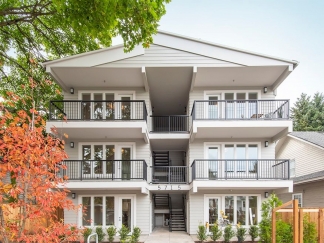 Fabulous Upgraded 2 Bedroom Apartment in Overlook!