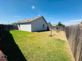 A Stunning 3-Bed 2-Bath Single Story - Near Randolph & Fort Sam