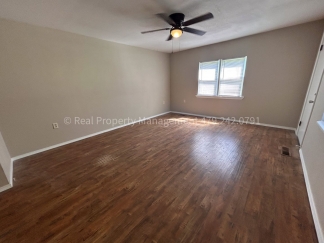 Arkoma Cutie! 2 Bed 1 Bath on giant corner lot!