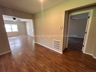 Arkoma Cutie! 2 Bed 1 Bath on giant corner lot!