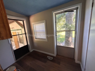 Arkoma Cutie! 2 Bed 1 Bath on giant corner lot!