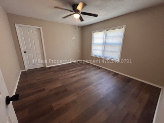 Arkoma Cutie! 2 Bed 1 Bath on giant corner lot!