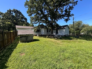 Arkoma Cutie! 2 Bed 1 Bath on giant corner lot!