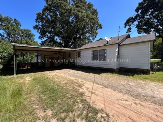 Arkoma Cutie! 2 Bed 1 Bath on giant corner lot!