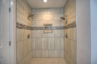 Available and Showing Now! 18-Month Lease Option!! ***SPECIAL 50% OFF 1ST FULL MONTH'S RENT ***    Modern elegance and timeless charm in this beautifully remodeled home located in the desirable Southridge Addition