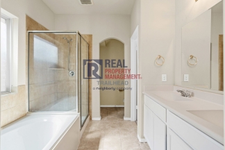 Modern 4-Bed Home in Prime Location