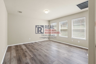 Modern 4-Bed Home in Prime Location