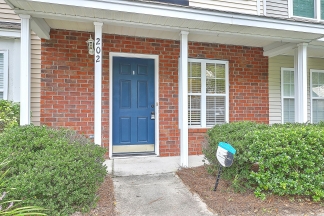 Move in Ready Townhouse in Summer Wood!