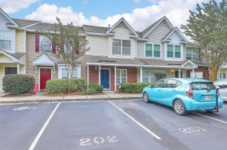 Move in Ready Townhouse in Summer Wood!