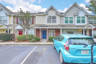 Move in Ready Townhouse in Summer Wood!