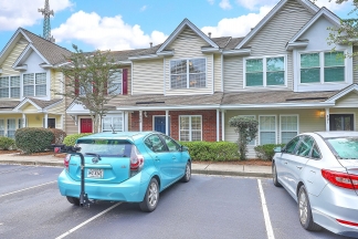 Move in Ready Townhouse in Summer Wood!