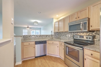 Move in Ready Townhouse in Summer Wood!