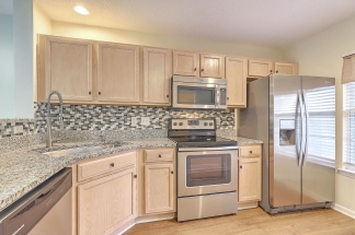 Move in Ready Townhouse in Summer Wood!