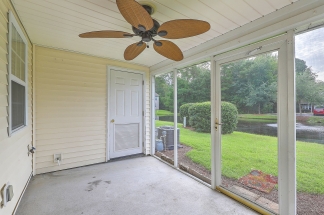 Move in Ready Townhouse in Summer Wood!