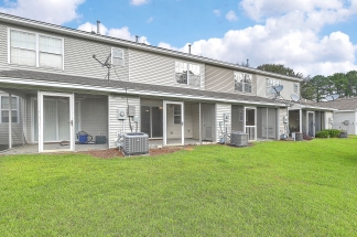 Move in Ready Townhouse in Summer Wood!