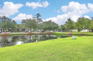 Move in Ready Townhouse in Summer Wood!