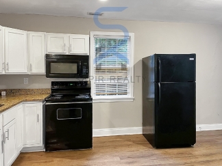 1915 Normal St - Sizzling Summer Steal! Move in by Aug 15th and choose your reward — a FREE 55 Smart TV or a $250 Amazon gift card, on us! Don’t miss out!!