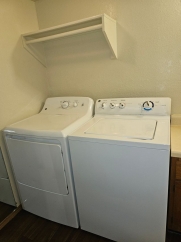 1 bed 1 bath Available NOW!