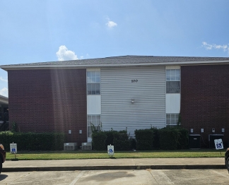 2 bed 1 bath Available in September!!!