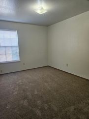 2 bed 1.5 Bath AVAILABLE NOW!!