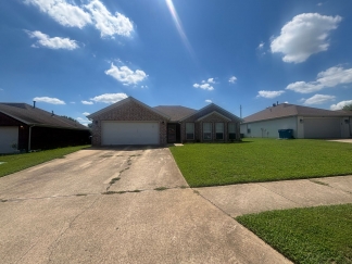 3 Bedroom, 2 Bath, Double car garage located in Bentonville!!!