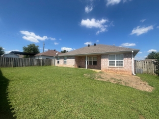 3 Bedroom, 2 Bath, Double car garage located in Bentonville!!!