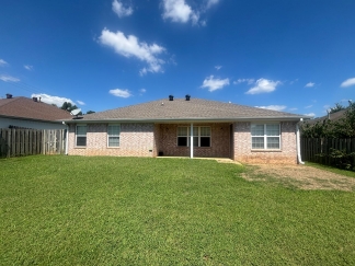 3 Bedroom, 2 Bath, Double car garage located in Bentonville!!!