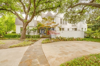 Charming Monticello Townhome – 4 Beds, Updated Kitchen & On-Site Parking