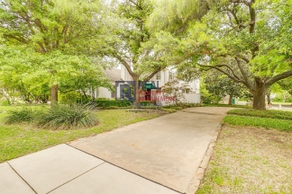 Charming Monticello Townhome – 4 Beds, Updated Kitchen & On-Site Parking