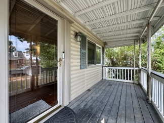Spacious 3-Bed in Prime Ferndale Location – Walk to Downtown