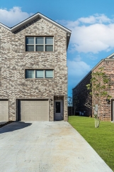 Beautiful townhome off of I St!