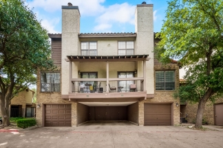 Spacious 2nd floor corner unit in Richardson