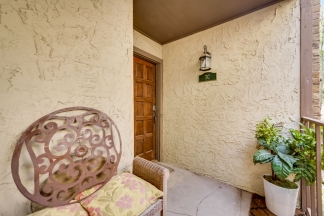 Spacious 2nd floor corner unit in Richardson
