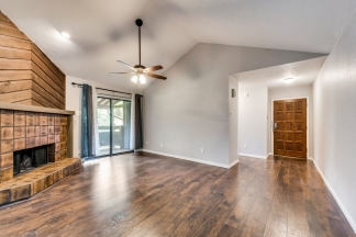Spacious 2nd floor corner unit in Richardson