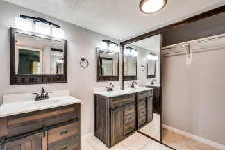 Spacious 2nd floor corner unit in Richardson