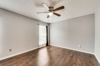 Spacious 2nd floor corner unit in Richardson